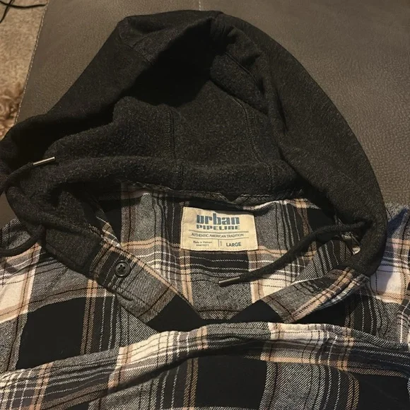 Urban pipeline flannel w/ hood - Picture 3 of 4